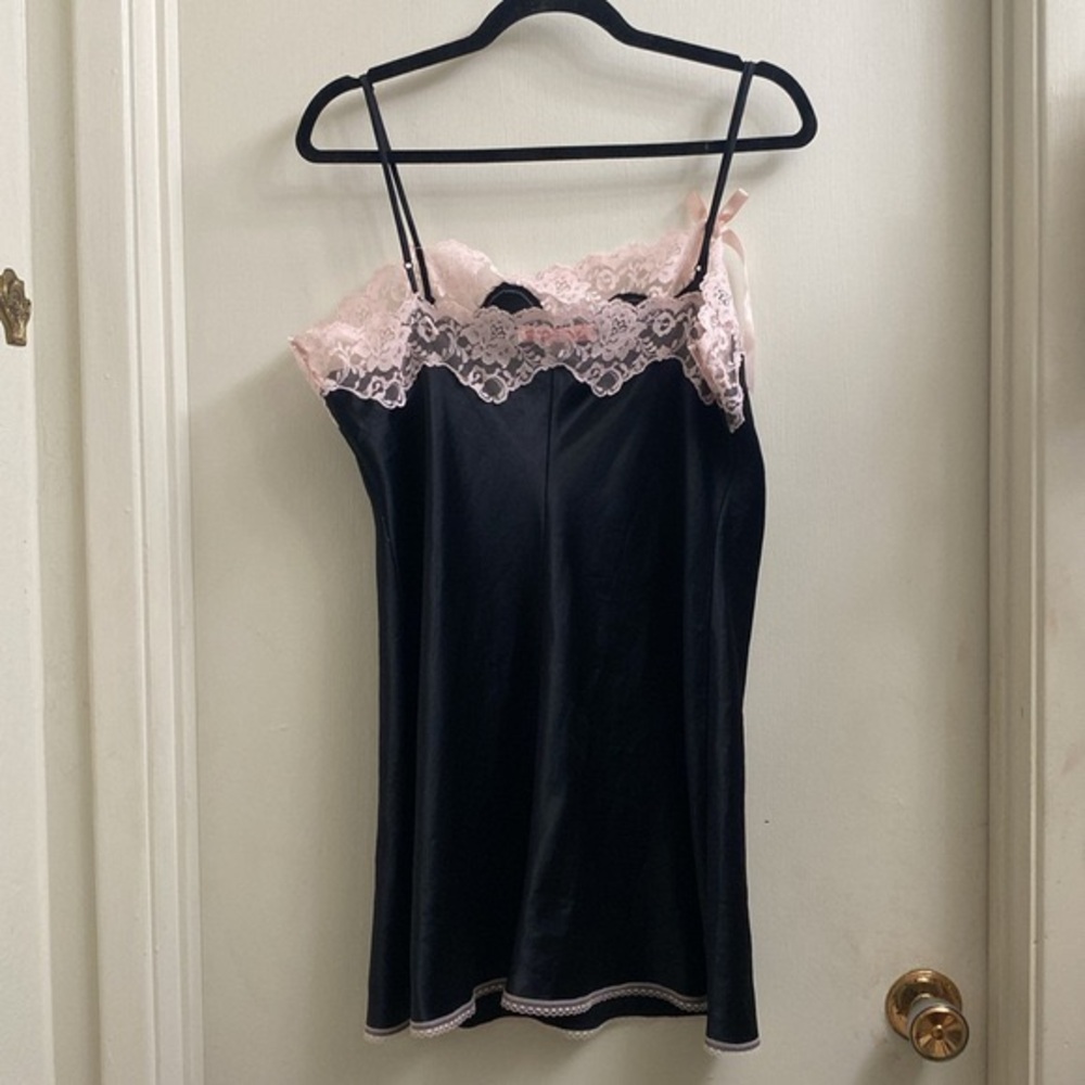 Victorias Secret - Large - Black - Babydoll - Pink trim - Side slit - Picture 2 of 7